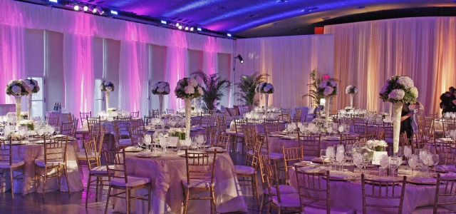 Sp�cialistes du mariage et Mitzvah au Montr�al | Producteurs de mariages et d'�v�nements � Montr�al - artistes en direct, DJ's pour mariages, c�r�monies de mariage, danseurs, mariages et �v�nements, �clairage pour votre mariage et moments sp�ciaux.