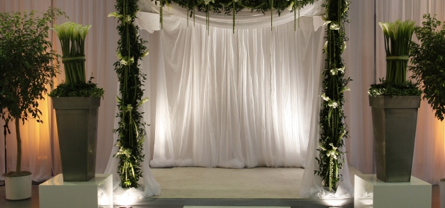 Sp�cialistes du mariage et Mitzvah au Montr�al | Producteurs de mariages et d'�v�nements � Montr�al - artistes en direct, DJ's pour mariages, c�r�monies de mariage, danseurs, mariages et �v�nements, �clairage pour votre mariage et moments sp�ciaux.