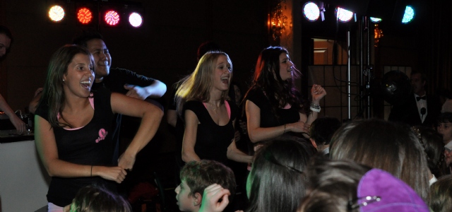 Sp�cialistes du mariage et Mitzvah au Montr�al | Producteurs de mariages et d'�v�nements � Montr�al - artistes en direct, DJ's pour mariages, c�r�monies de mariage, danseurs, mariages et �v�nements, �clairage pour votre mariage et moments sp�ciaux.