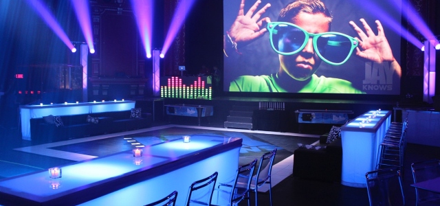 Sp�cialistes du mariage et Mitzvah au Montr�al | Producteurs de mariages et d'�v�nements � Montr�al - artistes en direct, DJ's pour mariages, c�r�monies de mariage, danseurs, mariages et �v�nements, �clairage pour votre mariage et moments sp�ciaux.