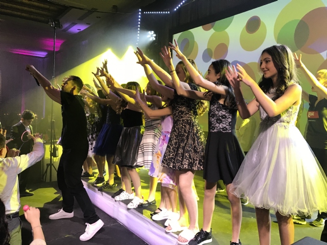 Sp�cialistes du mariage et Mitzvah au Montr�al | Producteurs de mariages et d'�v�nements � Montr�al - artistes en direct, DJ's pour mariages, c�r�monies de mariage, danseurs, mariages et �v�nements, �clairage pour votre mariage et moments sp�ciaux.