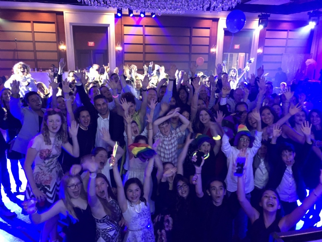 Sp�cialistes du mariage et Mitzvah au Montr�al | Producteurs de mariages et d'�v�nements � Montr�al - artistes en direct, DJ's pour mariages, c�r�monies de mariage, danseurs, mariages et �v�nements, �clairage pour votre mariage et moments sp�ciaux.