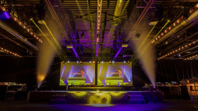 Sp�cialistes du mariage et Mitzvah au Montr�al | Producteurs de mariages et d'�v�nements � Montr�al - artistes en direct, DJ's pour mariages, c�r�monies de mariage, danseurs, mariages et �v�nements, �clairage pour votre mariage et moments sp�ciaux.