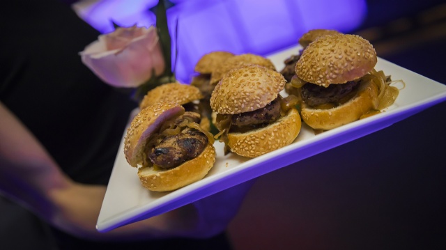 Sp�cialistes du mariage et Mitzvah au Montr�al | Producteurs de mariages et d'�v�nements � Montr�al - artistes en direct, DJ's pour mariages, c�r�monies de mariage, danseurs, mariages et �v�nements, �clairage pour votre mariage et moments sp�ciaux.