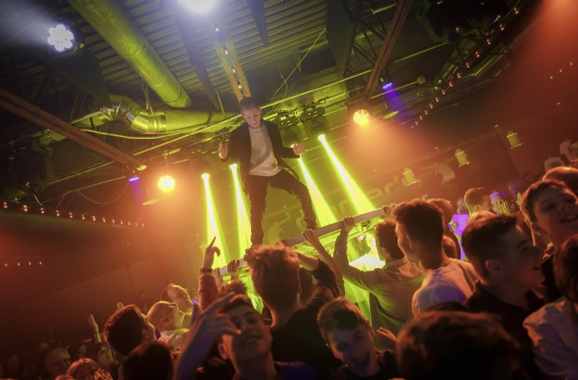 Sp�cialistes du mariage et Mitzvah au Montr�al | Producteurs de mariages et d'�v�nements � Montr�al - artistes en direct, DJ's pour mariages, c�r�monies de mariage, danseurs, mariages et �v�nements, �clairage pour votre mariage et moments sp�ciaux.