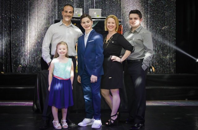 Sp�cialistes du mariage et Mitzvah au Montr�al | Producteurs de mariages et d'�v�nements � Montr�al - artistes en direct, DJ's pour mariages, c�r�monies de mariage, danseurs, mariages et �v�nements, �clairage pour votre mariage et moments sp�ciaux.