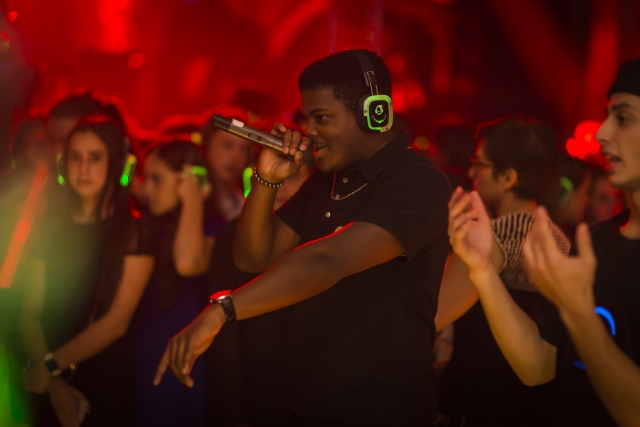 Sp�cialistes du mariage et Mitzvah au Montr�al | Producteurs de mariages et d'�v�nements � Montr�al - artistes en direct, DJ's pour mariages, c�r�monies de mariage, danseurs, mariages et �v�nements, �clairage pour votre mariage et moments sp�ciaux.