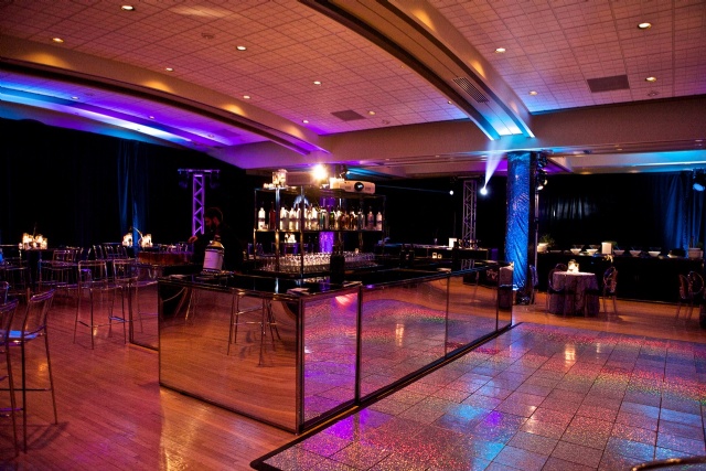 Sp�cialistes du mariage et Mitzvah au Montr�al | Producteurs de mariages et d'�v�nements � Montr�al - artistes en direct, DJ's pour mariages, c�r�monies de mariage, danseurs, mariages et �v�nements, �clairage pour votre mariage et moments sp�ciaux.