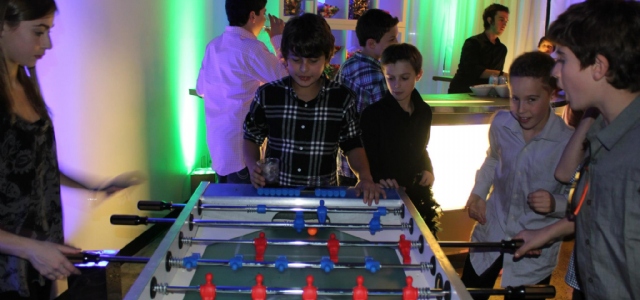 Sp�cialistes du mariage et Mitzvah au Montr�al | Producteurs de mariages et d'�v�nements � Montr�al - artistes en direct, DJ's pour mariages, c�r�monies de mariage, danseurs, mariages et �v�nements, �clairage pour votre mariage et moments sp�ciaux.