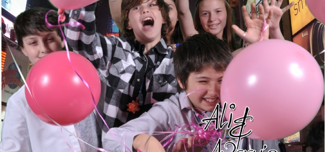 Sp�cialistes du mariage et Mitzvah au Montr�al | Producteurs de mariages et d'�v�nements � Montr�al - artistes en direct, DJ's pour mariages, c�r�monies de mariage, danseurs, mariages et �v�nements, �clairage pour votre mariage et moments sp�ciaux.