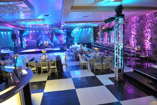 Sp�cialistes du mariage et Mitzvah au Montr�al | Producteurs de mariages et d'�v�nements � Montr�al - artistes en direct, DJ's pour mariages, c�r�monies de mariage, danseurs, mariages et �v�nements, �clairage pour votre mariage et moments sp�ciaux.