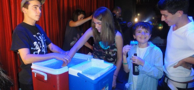 Sp�cialistes du mariage et Mitzvah au Montr�al | Producteurs de mariages et d'�v�nements � Montr�al - artistes en direct, DJ's pour mariages, c�r�monies de mariage, danseurs, mariages et �v�nements, �clairage pour votre mariage et moments sp�ciaux.