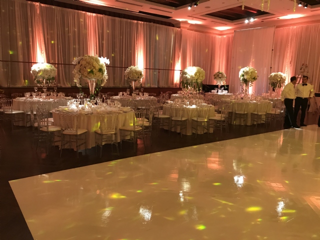 Sp�cialistes du mariage et Mitzvah au Montr�al | Producteurs de mariages et d'�v�nements � Montr�al - artistes en direct, DJ's pour mariages, c�r�monies de mariage, danseurs, mariages et �v�nements, �clairage pour votre mariage et moments sp�ciaux.