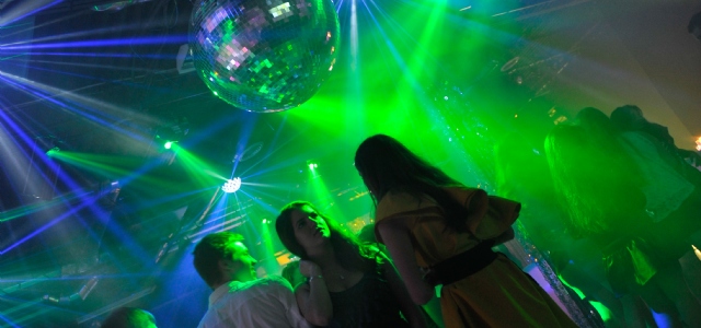 Sp�cialistes du mariage et Mitzvah au Montr�al | Producteurs de mariages et d'�v�nements � Montr�al - artistes en direct, DJ's pour mariages, c�r�monies de mariage, danseurs, mariages et �v�nements, �clairage pour votre mariage et moments sp�ciaux.