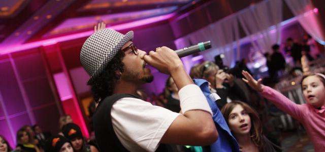 Sp�cialistes du mariage et Mitzvah au Montr�al | Producteurs de mariages et d'�v�nements � Montr�al - artistes en direct, DJ's pour mariages, c�r�monies de mariage, danseurs, mariages et �v�nements, �clairage pour votre mariage et moments sp�ciaux.