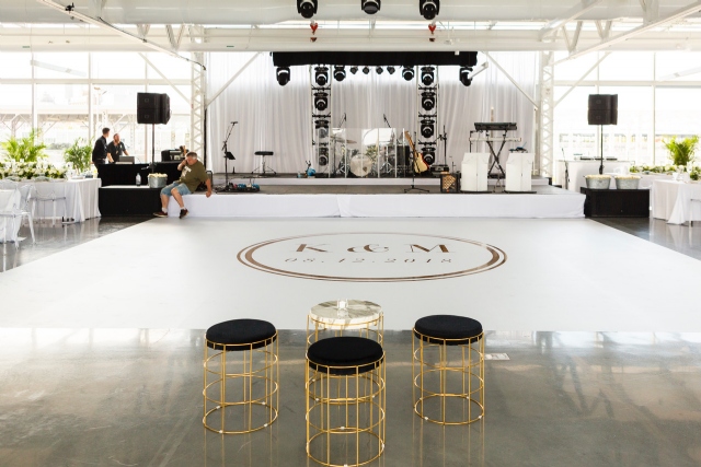 Sp�cialistes du mariage et Mitzvah au Montr�al | Producteurs de mariages et d'�v�nements � Montr�al - artistes en direct, DJ's pour mariages, c�r�monies de mariage, danseurs, mariages et �v�nements, �clairage pour votre mariage et moments sp�ciaux.