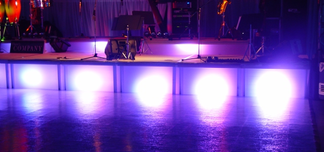 Sp�cialistes du mariage et Mitzvah au Montr�al | Producteurs de mariages et d'�v�nements � Montr�al - artistes en direct, DJ's pour mariages, c�r�monies de mariage, danseurs, mariages et �v�nements, �clairage pour votre mariage et moments sp�ciaux.