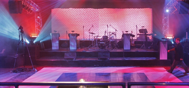 Sp�cialistes du mariage et Mitzvah au Montr�al | Producteurs de mariages et d'�v�nements � Montr�al - artistes en direct, DJ's pour mariages, c�r�monies de mariage, danseurs, mariages et �v�nements, �clairage pour votre mariage et moments sp�ciaux.