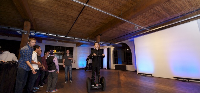 Sp�cialistes du mariage et Mitzvah au Montr�al | Producteurs de mariages et d'�v�nements � Montr�al - artistes en direct, DJ's pour mariages, c�r�monies de mariage, danseurs, mariages et �v�nements, �clairage pour votre mariage et moments sp�ciaux.