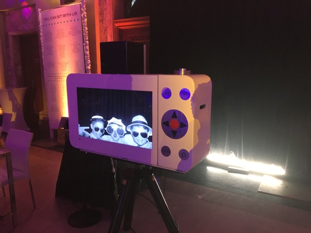 Sp�cialistes du mariage et Mitzvah au Montr�al | Producteurs de mariages et d'�v�nements � Montr�al - artistes en direct, DJ's pour mariages, c�r�monies de mariage, danseurs, mariages et �v�nements, �clairage pour votre mariage et moments sp�ciaux.