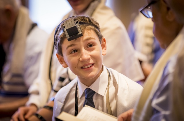 Montreal Wedding, Mitzvah Specialists | Montreal's Wedding & event producers - live performers, DJ's for weddings, MC's, dancers, wedding / event rentals, lighting for your Wedding & special moments.