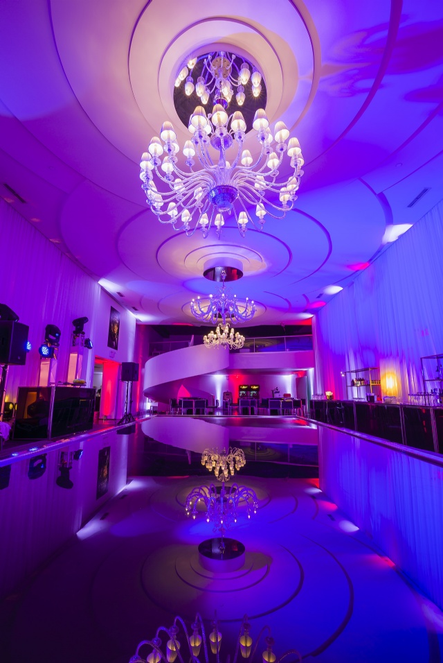 Montreal Wedding, Mitzvah Specialists | Montreal's Wedding & event producers - live performers, DJ's for weddings, MC's, dancers, wedding / event rentals, lighting for your Wedding & special moments.
