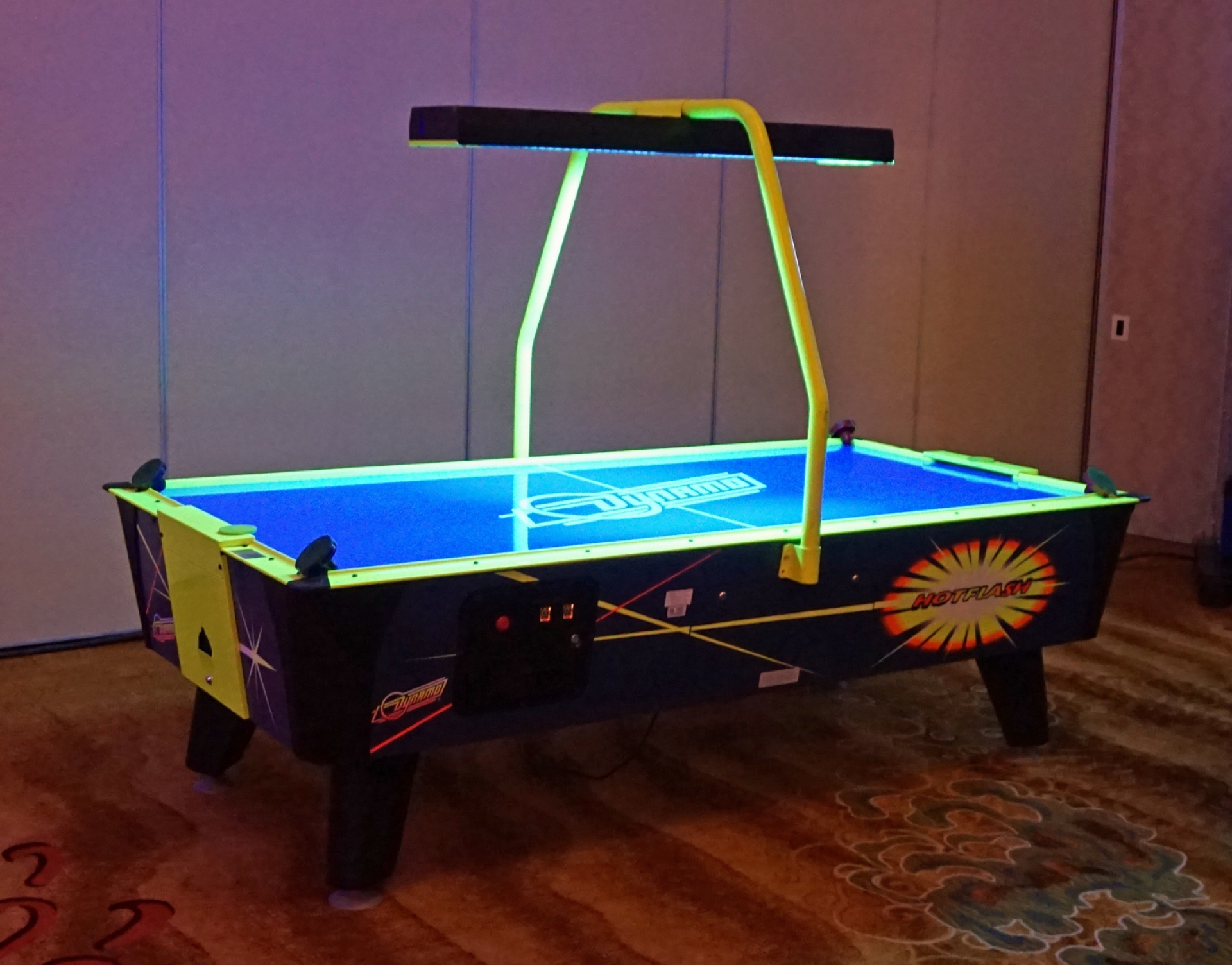 Montreal Wedding, Mitzvah Specialists | Montreal's Wedding & event producers - live performers, DJ's for weddings, MC's, dancers, wedding / event rentals, lighting for your Wedding & special moments.