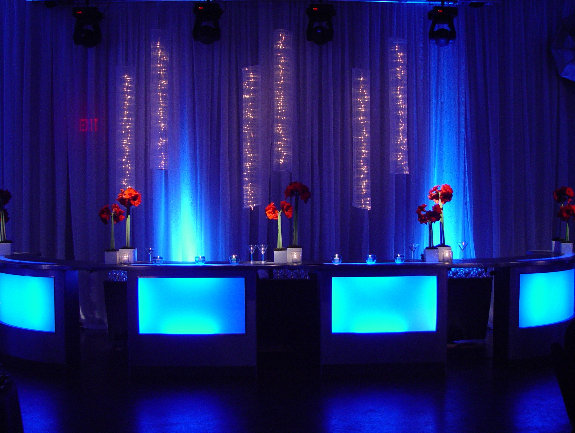 Montreal Wedding, Mitzvah Specialists | Montreal's Wedding & event producers - live performers, DJ's for weddings, MC's, dancers, wedding / event rentals, lighting for your Wedding & special moments.