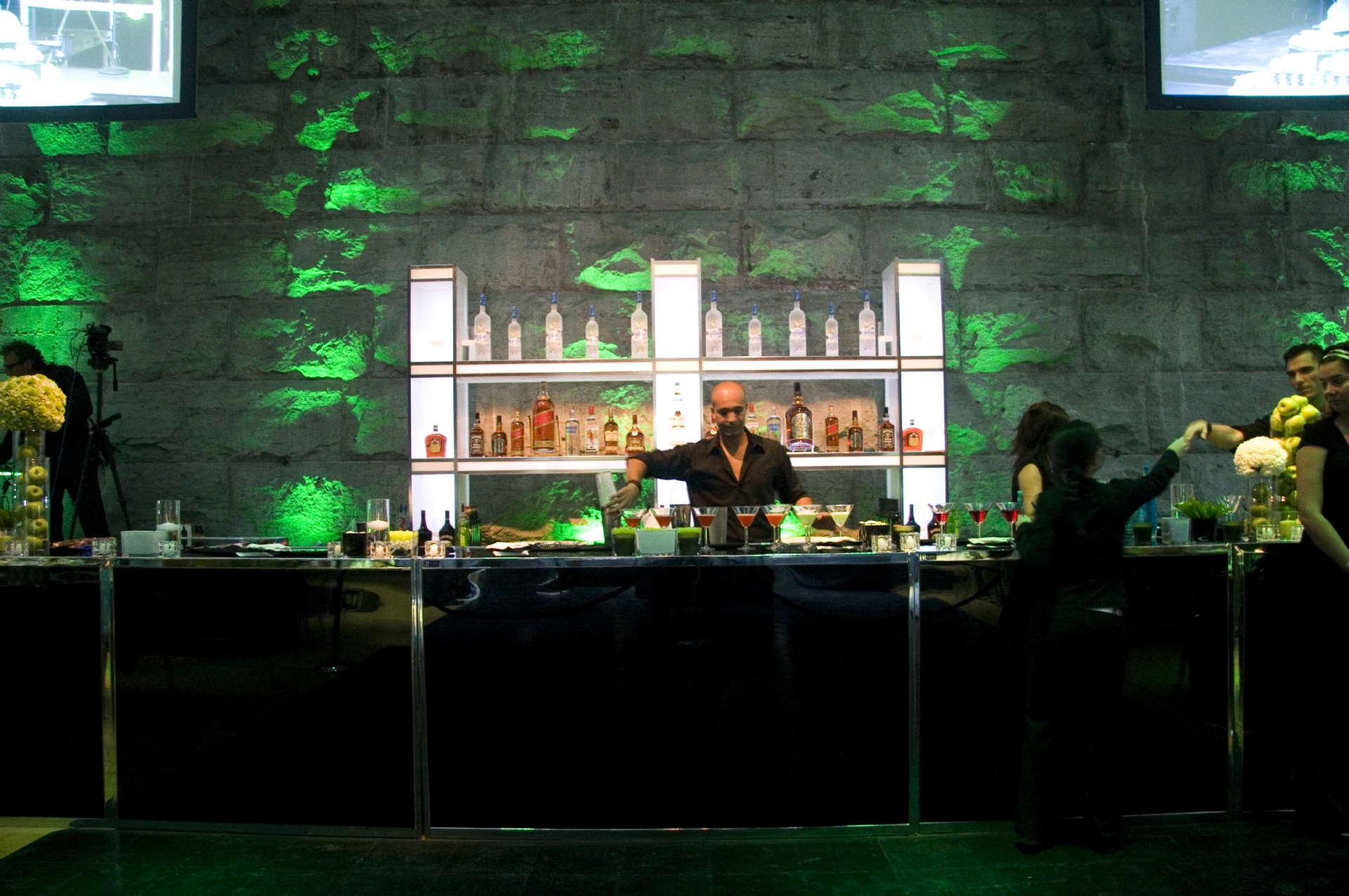 Montreal Wedding, Mitzvah Specialists | Montreal's Wedding & event producers - live performers, DJ's for weddings, MC's, dancers, wedding / event rentals, lighting for your Wedding & special moments.